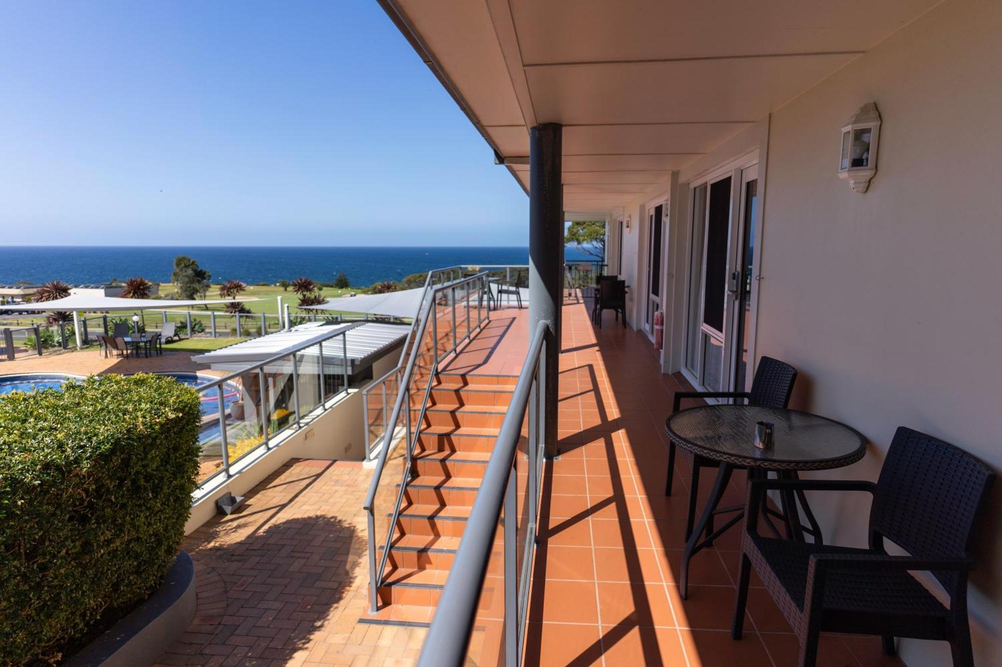 Amooran Oceanside Apartments And Motel Narooma Exteriör bild
