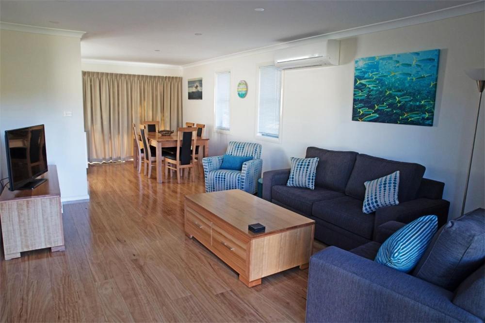 Amooran Oceanside Apartments And Motel Narooma Exteriör bild